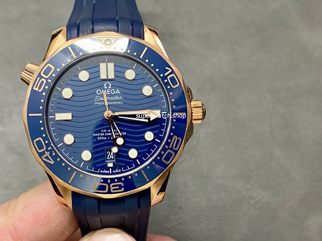 VS-Factory-Omega-Seamaster-Diver-300M-210.62.42.20.03.001-Co‑axial-Master-Chronomete-8.jpg VS Factory Omega Seamaster Diver 300M 210.62.42.20.03.001 Co‑axial Master Chronometer 42mm Rose Gold Rubber Strap Blue Dial - Image 1